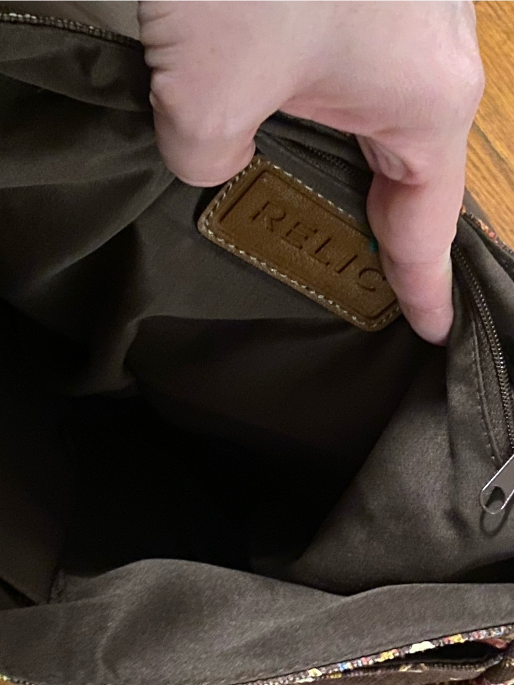 Relic by Fossil brown peacock feather leather crossbody adjustable canvas bag - Picture 6 of 10